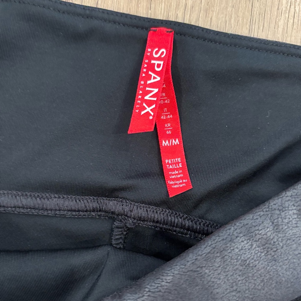 Spanx Faux Leather Leggings in Black M Petite - Picture 6 of 8